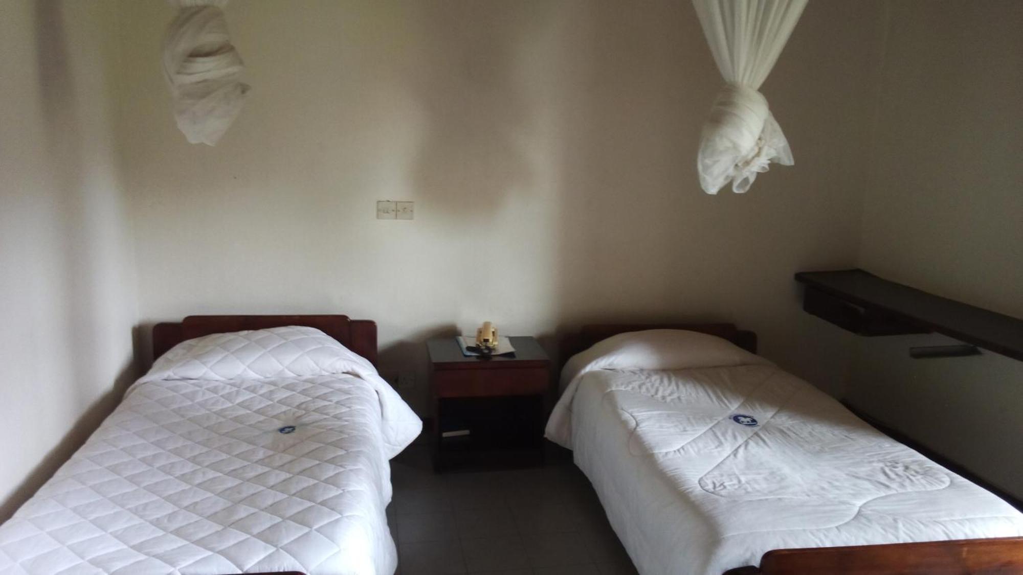 White Horse Inn Kabale Esterno foto