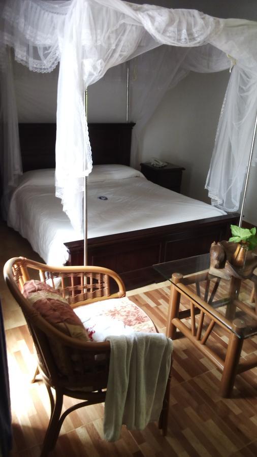 White Horse Inn Kabale Esterno foto