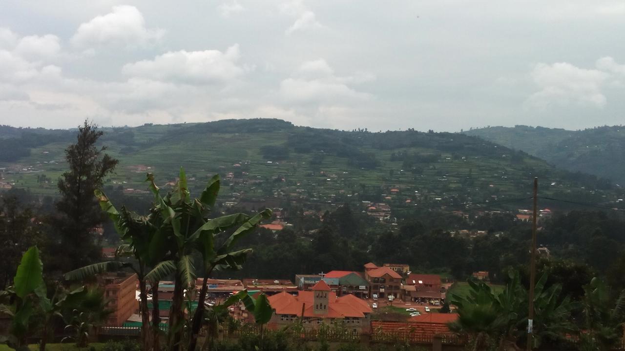 White Horse Inn Kabale Esterno foto