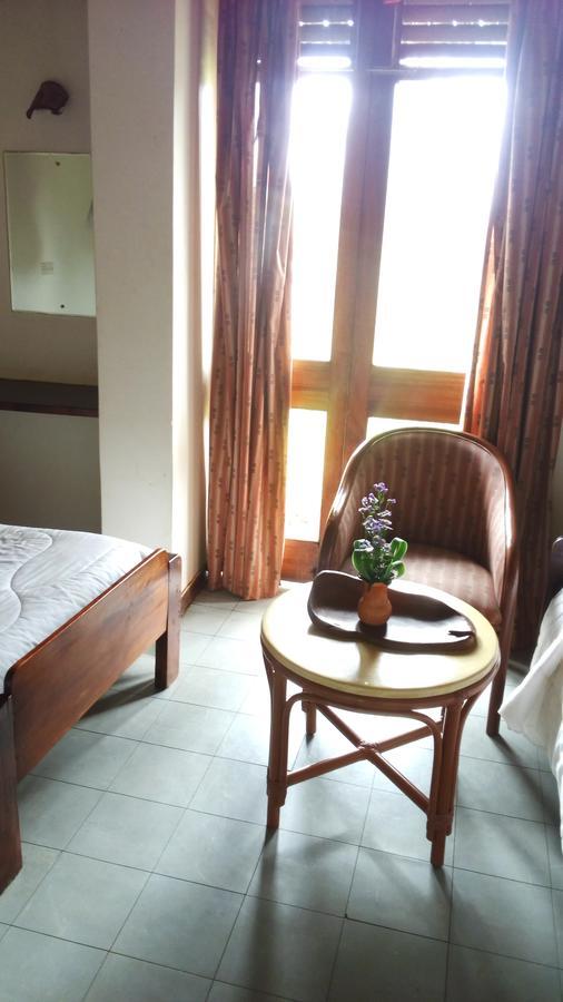 White Horse Inn Kabale Esterno foto