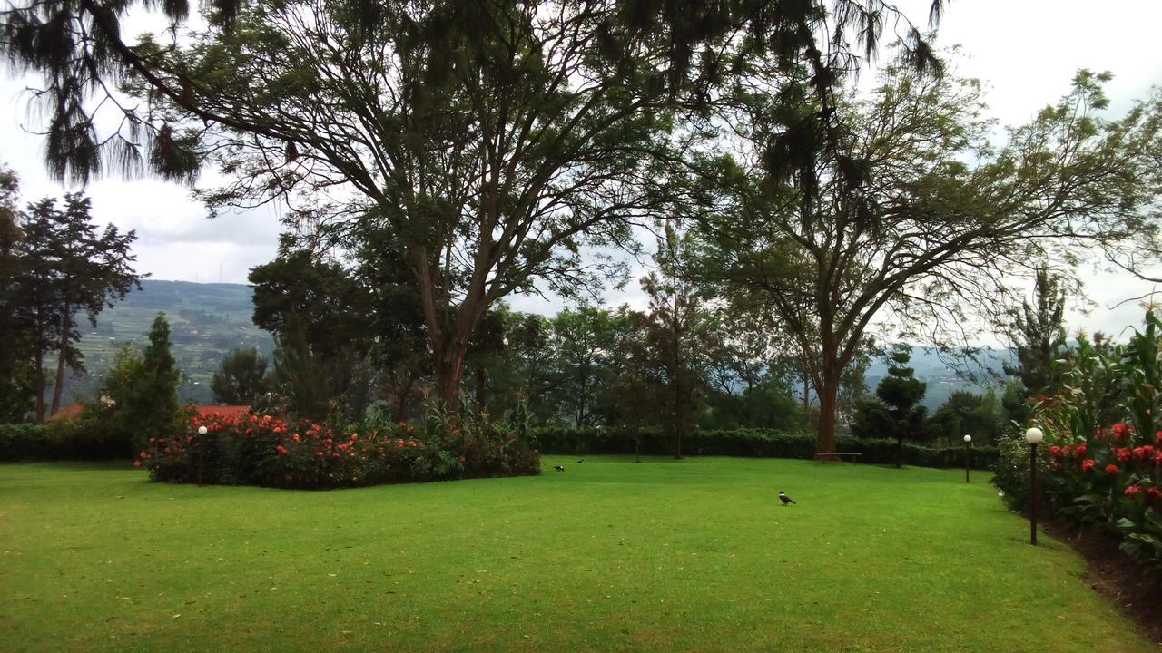 White Horse Inn Kabale Esterno foto