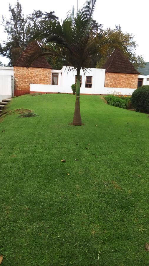 White Horse Inn Kabale Esterno foto