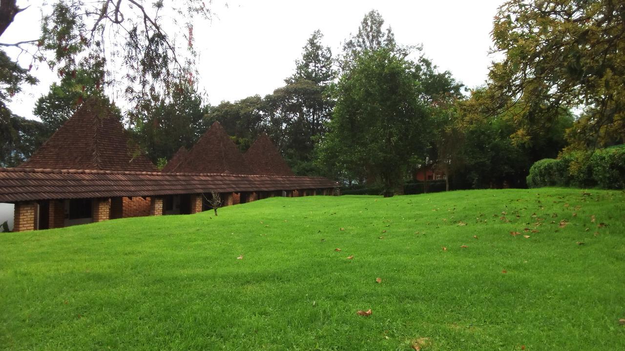 White Horse Inn Kabale Esterno foto